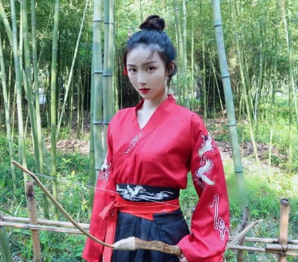 任豪借大海和月亮之名回应恋情，为何会引发争议？