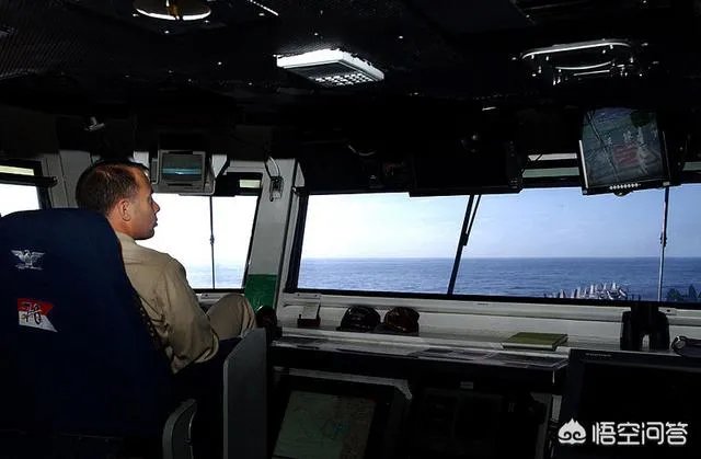 摧毁了航母的指挥舰桥，是不是就几乎瘫痪了整个航母？