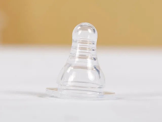 爱得利和贝亲的奶嘴哪个材质更好？