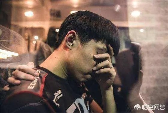 你如何看待有网友说：厂长当年对WE已经仁至义尽了，微笑被打退役是因为一款手游？