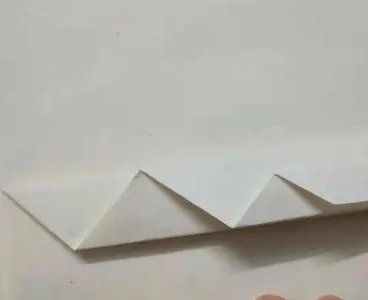 “开学第一课”中的歼15纸飞机怎么折