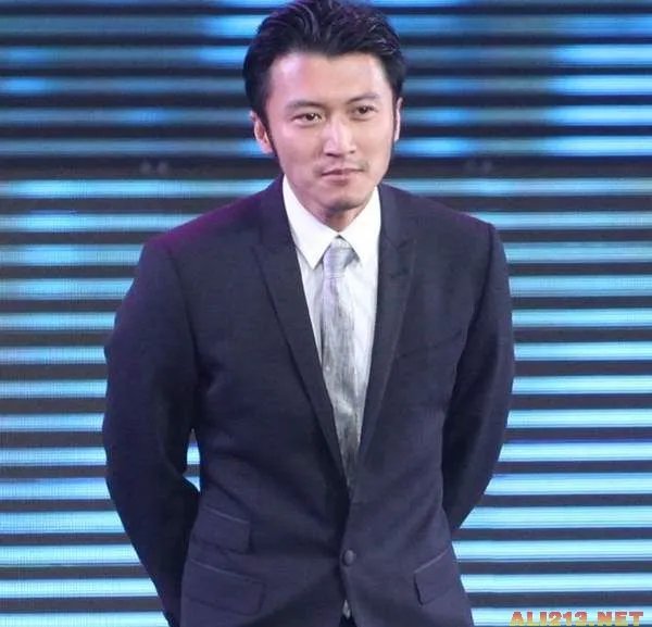 周迅谢霆锋恋情被爆 盘点周迅20年的8任男友