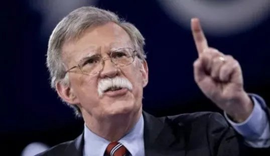 被特朗普解雇的国家安全顾问和特朗普一样属于强硬派吗？