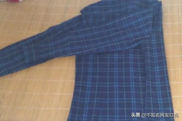 如何叠长袖的衣服？