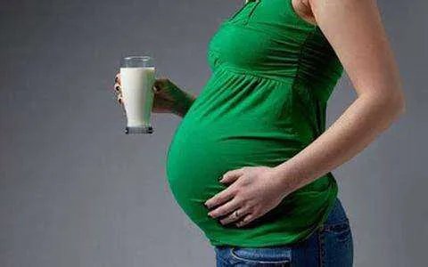 年龄20岁，体重200斤的孕妇，生产是不是很危险？