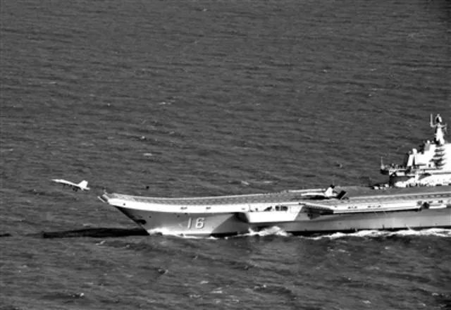 舰载机在航母上起飞的方向