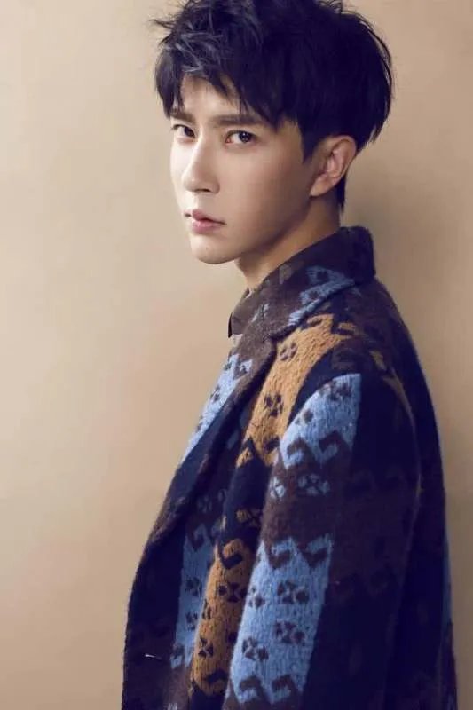 这是哪位明星猜猜！