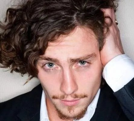 亚伦约翰逊离婚是什么情况？ 竟然已经有两个女儿