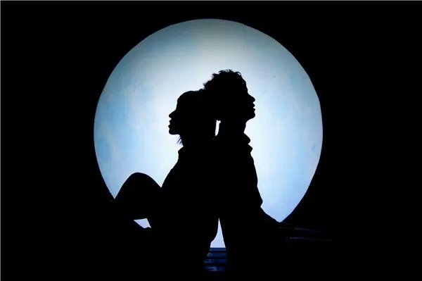 张檬金恩圣戴情侣对戒,两人是否好事将近了?