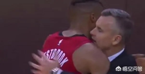 雷霆遭逆转，哈登与保罗却并没有任何交流，反观威少与雷霆全队握手拥抱，你怎么看？