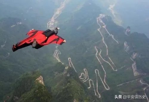 女大学生在张家界翼装飞行失踪,定位和手机都没带,生还的可能性大吗?