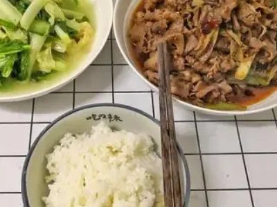 吃饭时一个人玩火机是什么心理