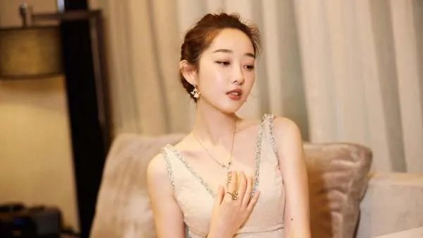 蒋梦婕自曝两次遭遇电话诈骗,明星比普通人更容易被骗吗?