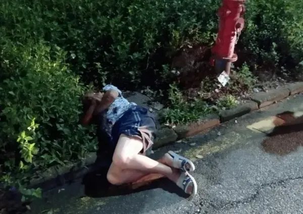 吉林女子醉酒倒地冻得瑟瑟发抖，被过路男子一把拽起，该女子为何要醉酒？