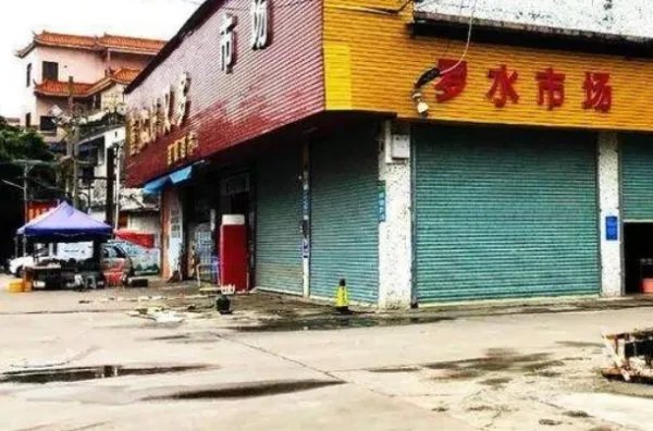 牵狗女孩表示因害怕逃跑，你接受这种理由吗？