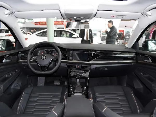 帕萨特2019款报价及图片