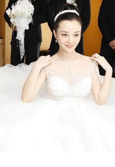 中国设计师兰玉的婚纱有名吗？有哪些女明星穿过？