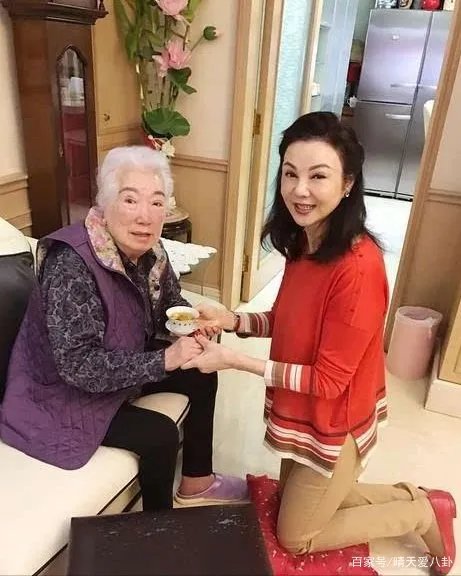 与林建岳离婚25年，谢玲玲为何会感谢婆婆呢？