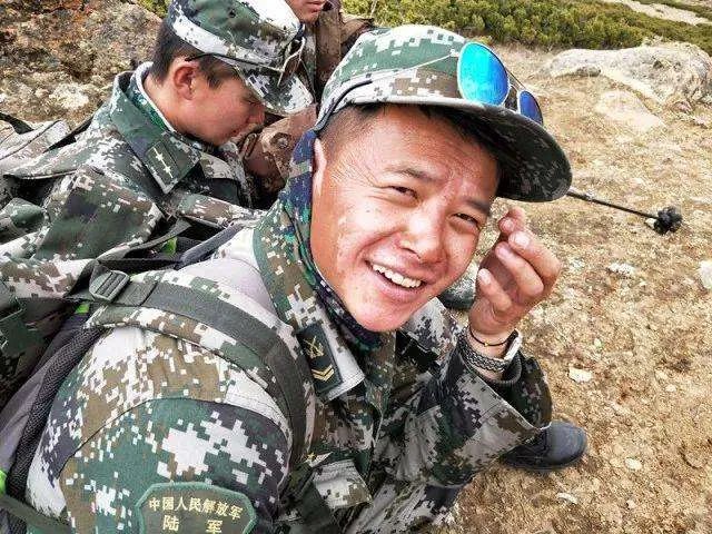 如何看待小伙怒斥在军舰旁穿和服拍照女子？