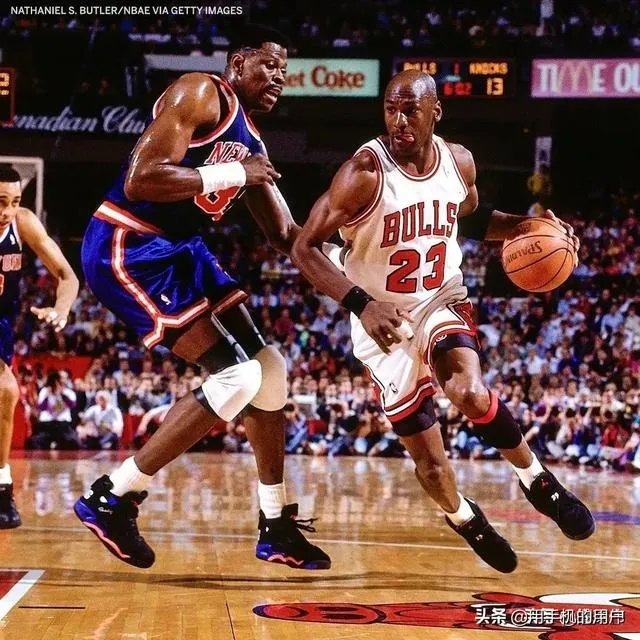 乔丹在打不过活塞时，选择和同届的奥拉朱旺抱团，可以几个冠军？