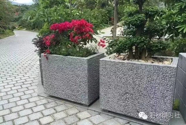 G654芝麻黑石材装饰应用案例