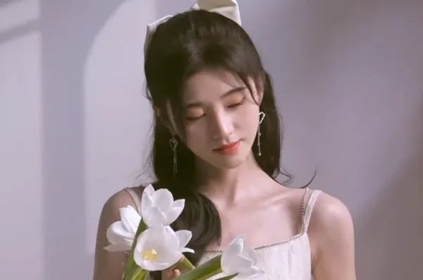 鞠婧祎颜值逆天被人不断模仿，为何还是黑料多多？