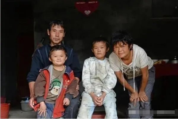 “小马云”经鉴定为智力二级残疾，已申请办理残疾证，这是什么原因造成的？