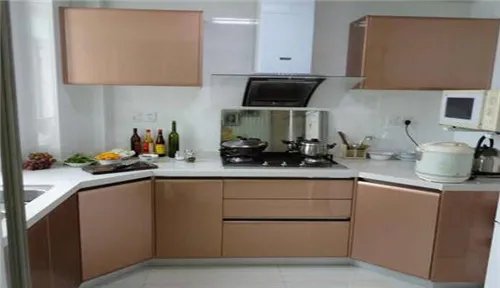 烤漆橱柜门板到底好不好用 厨房橱柜烤漆门如何清理