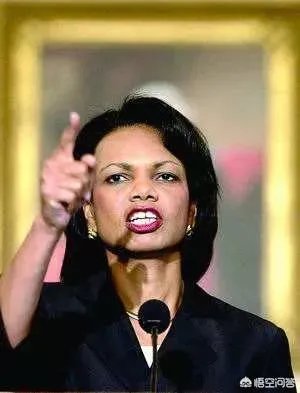 卡扎菲心中女神赖斯，地下室出生从政15年，为何受2位美国总统信赖？