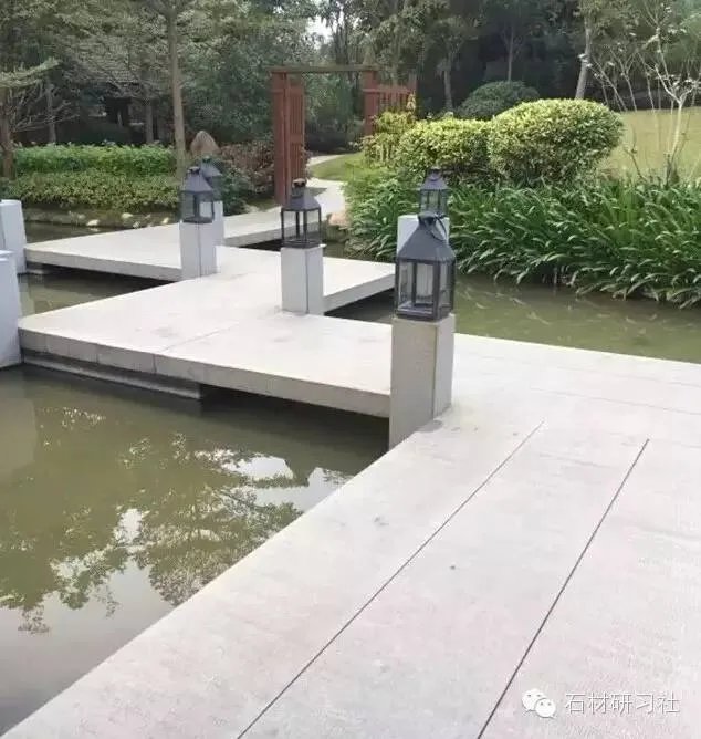 G654芝麻黑石材装饰应用案例