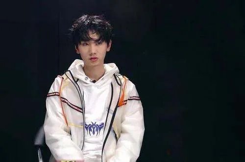 汪苏泷唱《情歌》，一开口就沦陷了，他的嗓音和这首歌适配度有多高？