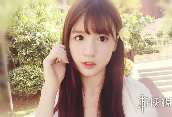 又是别人家的学妹！“白衬衣学妹”爆红网络秒杀奶茶