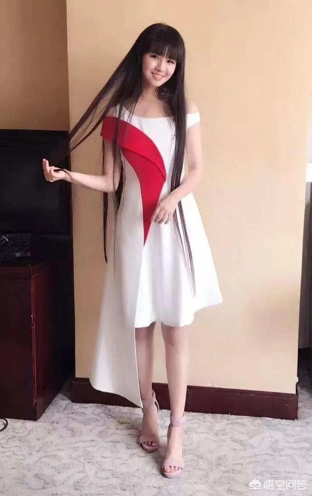 曾经在春晚舞台惊艳众人的小彩旗，现在怎么样了？