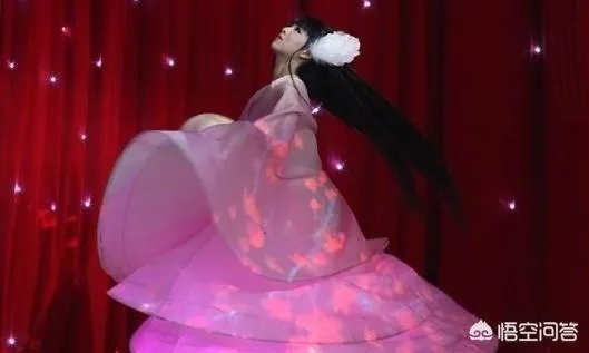 曾经在春晚舞台惊艳众人的小彩旗，现在怎么样了？