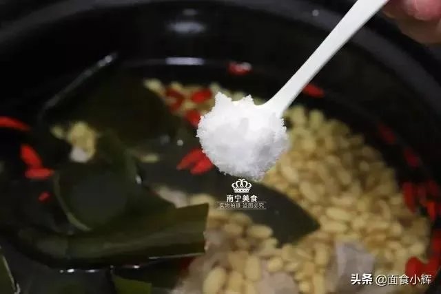 电饭煲能够煲压猪蹄吗？知道的能不能把过程写出来？