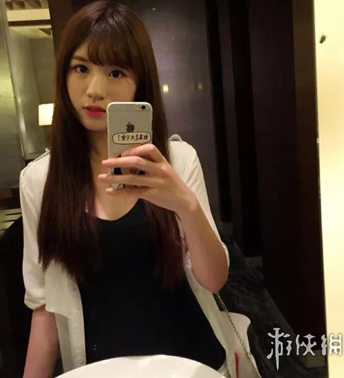 又是别人家的学妹！“白衬衣学妹”爆红网络秒杀奶茶