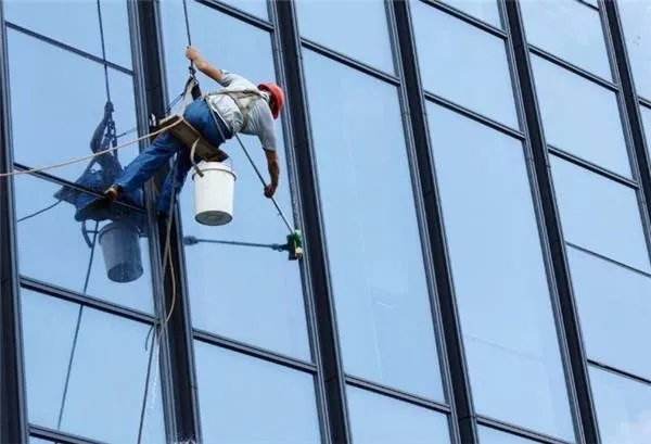 外墙玻璃如何清洗