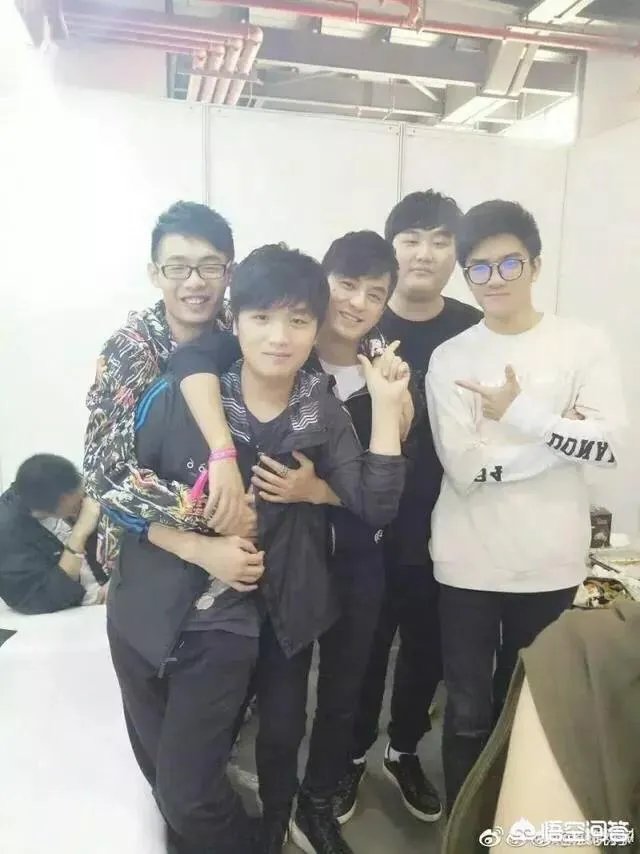 你如何看待有网友说：厂长当年对WE已经仁至义尽了，微笑被打退役是因为一款手游？