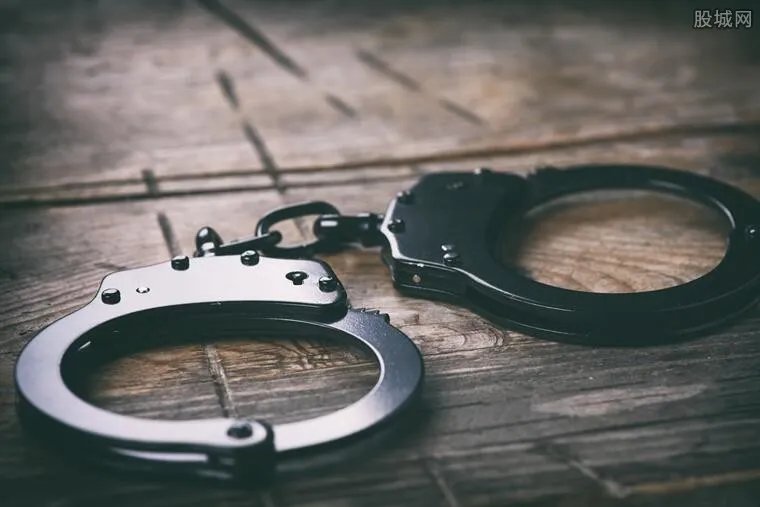 海南兑现举报奖励 有功人员获42万元奖金