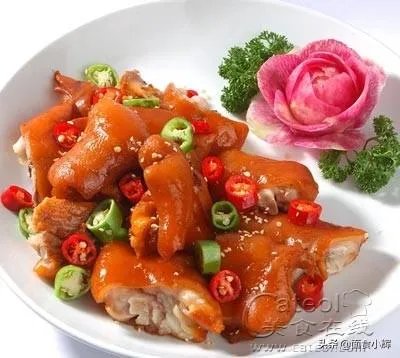 电饭煲能够煲压猪蹄吗？知道的能不能把过程写出来？