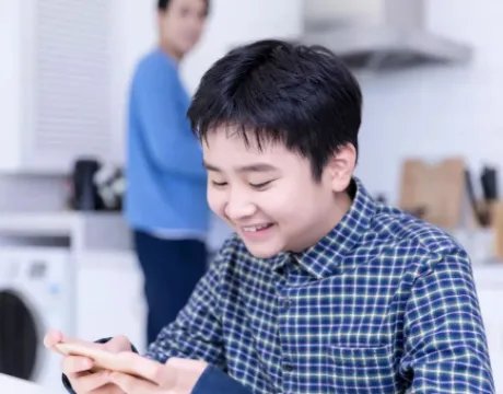 江苏一男孩被主播怂恿半月打赏9万多，这笔款项是否可以退回？