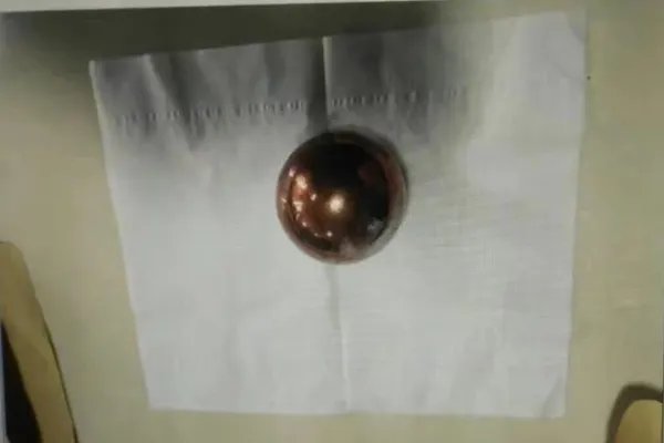 天降铁球砸死女婴整栋楼被判赔，为何网友却说判决公平？