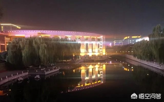 济南泉城广场里的雕塑,也称山东名人雕塑,为什么没有辛弃疾?