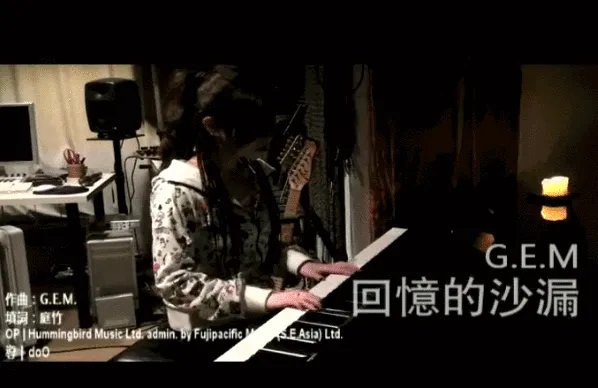 回忆的沙漏 这首歌说的是什么啊？