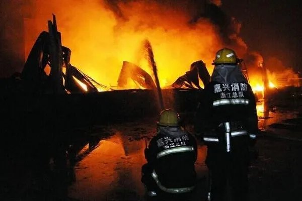 山东济宁一仓库发生爆炸，原因是什么？