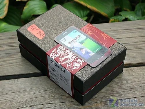 1GHz核心+C/G双模 静默红琦基V880评测