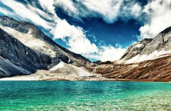 稻城亚丁为何会火爆全网，真的如同介绍所说的那么美？