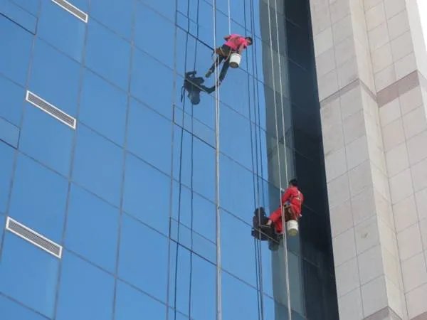 外墙玻璃如何清洗