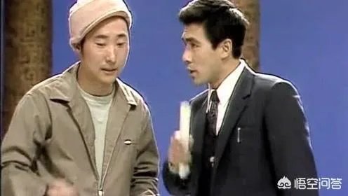 著名演员陈佩斯昨日深夜发文缅怀黄一鹤老先生，因使用繁体字惹网友热议，说出你的看法是什么？