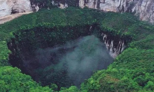 天坑形成原因